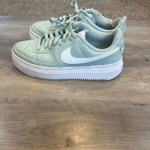 Women’s Nike Alta Court Vision Seafoam size 10